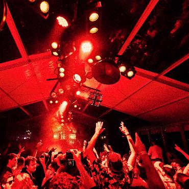 Musikfestival wechselt die Bergseite - Das Caprices Festival spezialisiert sich auf Elektromusik.