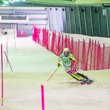 Vom Punktepech verfolgt, doch Aufgeben ist für ihn keine Option - Herrmann profitiert jeweils von den eisigen Konditionen in der Skihalle. FOTO: ZVG