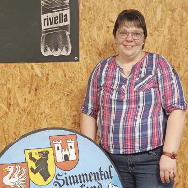 Ein neues Vorstandsmitglied und ein neuer Fähnrich - Gästebuchführerin Marlise Schmid.