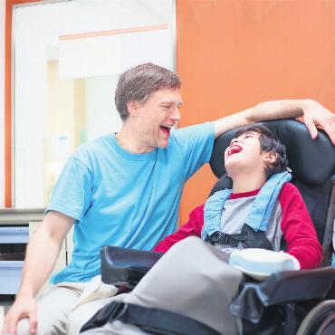 Wo fängt der Spass an und wo hört er auf? - Lachen ist der kürzeste Weg zwischen Menschen. FOTOS: ADOBE STOCK