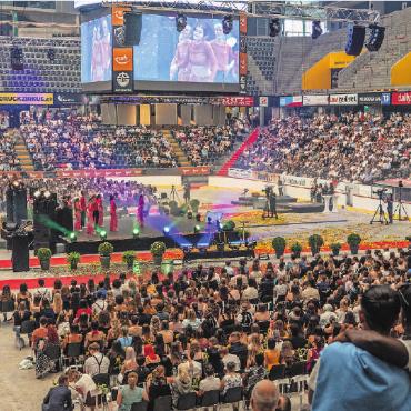 Frisch ausgebildete neue Fachkräfte für das Berner Gesundheits- und Sozialwesen - Würdige Lehrabschlussfeier für die Berner Fachfrauen und Fachmänner Gesundheit 2022 in der Post-Finance-Arena Bern. FOTO: ZVG