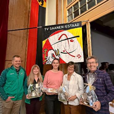 Ordentliche Geschäfte, ein gemütliches Beisammensein und eine neue Präsidentin - Der scheidende Präsident Bernhard Würsten (links) mit v.l. Daniela Chevalley, Carla Matti, Anita Zmoos und Christian Berchten, welche von ihren Leiterfunktionen verabschiedet wurden.