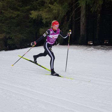 Sandro Hauswirth springt als bester Schweizer zum Karriere-Bestresultat - Die 15-jährige Gstaaderin Danja Reichenbach überzeugt bei der Swiss-Nordic-Tour in Campra. Foto: zvg