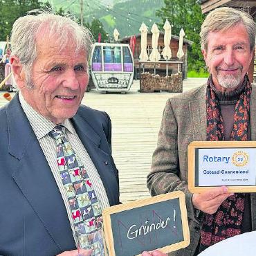 Jubiläumsfeier 50 Jahre Rotary Club Gstaad-Saanenland - War schon bei der Gründung im Jahr 1974 dabei: Hans-Kurt Hauswirth (links). Hier mit Peter Hänni.