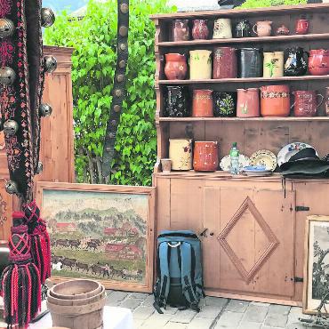 Saanen im Brocantefieber - Wer etwas Traditionelles sucht, wird hier mit Sicherheit fündig.