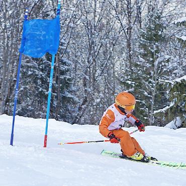 Priscillia Zumstein und Daniel Schenk sind Lauener Ski-Clubmeister 2026 - Schneller Lauener Nachwuchs.
