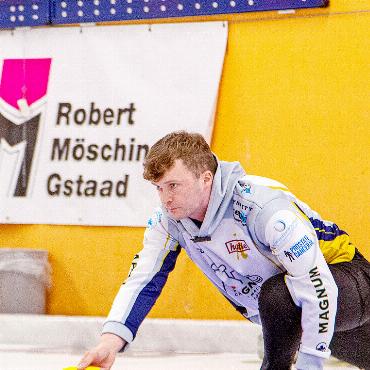 Gstaad in schottischer Hand: Dodds und Mouat gewinnen das Mixed-Doubles-Curling-Turnier 2024 - FOTOS: JOCELYNE PAGE / FOTO MITTE: ZVG