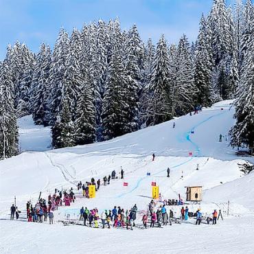 Zauberhaftes Schülerskirennen in Schönried - Das Zielgelände.