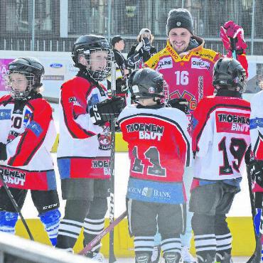 Es wird wieder Eishockey gespielt - Hol dir Tipps von den Profis am Swiss Ice Hockey Day! FOTO: ARCHIV AVS/NICOLAS GEISSBÜHLER
