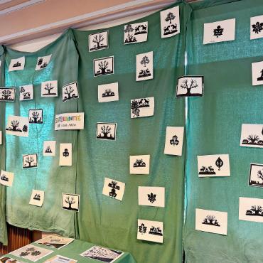 Eine kunterbunte Woche in Lauenen - Ausstellung der Scherenschnitte.