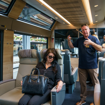 Touristisches Stelldichein in Gstaad - Market Manager Europa Niklaus Mani hatte die Gelegenheit, den neuen Goldenpass Express auf einer exklusiven sonderbewilligten Fahrt nach Interlaken vorzustellen. (Fotos: Schweiz Tourismus)