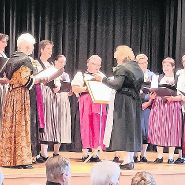 Gemütlicher Singnachmittag «am Schärme» - Das Liedgut des Frauenchors Gstaad-Saanen reicht von besinnlich über folkloristisch bis heiter und humorvoll.