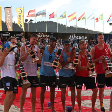 Marco und Esteban Grimalt aus Chile holen sich den Sieg - Das Herrenpodest des Swatch Beach Pro Gstaad 2022. (Foto:AvS)