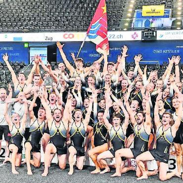 Vom Schweizermeistertitel zur Weltgymnaestrada - So sehen Schweizermeister im Vereinsturnen aus: die Turnerinnen und Turner des TV Wettingen und Jana von Grünigen mittendrin.