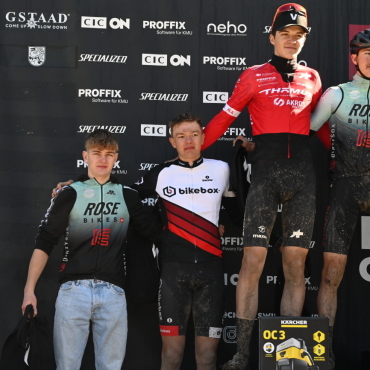 Mountainbikespektakel neben dem Gstaad Airport