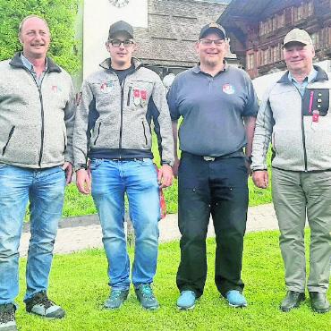 Viele Teilnehmende am grössten Schützenfest der Welt - Vier Herren der Familie Walker.