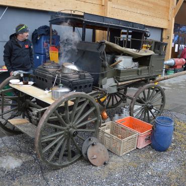 Mit Pferd und Ski um die Wette fahren