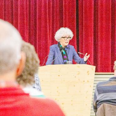 Zwischen Schutz und Nutzen: über Lösungen für die Landwirtschaft - Katrin Schneeberger gab einen Einblick ins BAFU.