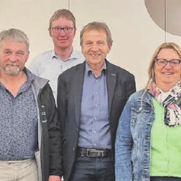 Kampf um einen zweiten Sitz - «SVP bi de Lüt» (von links): Ernst Wandfluh, Hans Walker, Christian Moor, Ueli Abplanalp, Nicola Ummel, Erich von Siebenthal, Heidi Rubi Huber, Niels Fiechter, Verena Müllener-Matti, Rolf Aegerter, Kilian Wyssen, Emanuel Raaflaub-Kohli. FOTOS: ZVG