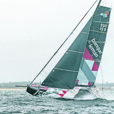 GYC-Mitglied Simon Koster an der Königin der transatlantischen Solorennen - Stürmische Verhältnisse: Simon Koster konnte mit seiner «Banque du Léman» starten, allerdings drei Tage später, da der Start der «Route du Rhum» wegen starkem Wind verschoben wurde.
