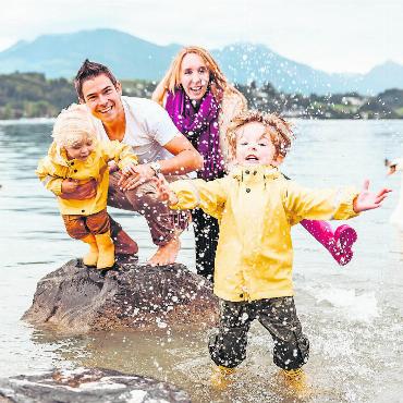 Im Saanenland aufgewachsen und jetzt … - Prio eins – die Familie (von links): Jaron, Christian, Céline und Maël. FOTO: JOHANNA UNTERNÄHRER