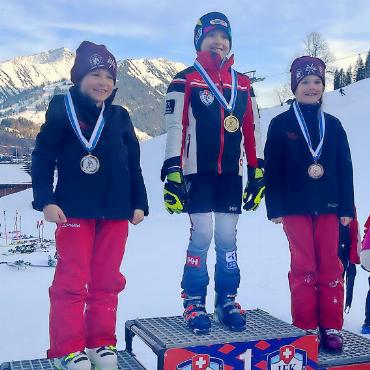 Sarina-Mini-Meister-Titel für Joelle Steffen und Kjetil Neuhaus - Podium Jahrgang 2017