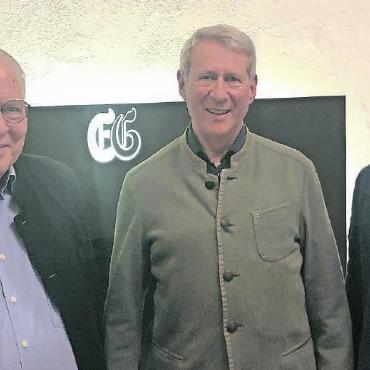 Generationenwechsel im Lions Club Gstaad-Saanenland - Jost Huber, stellvertretender Präsident bis 30. Juni, Hans Robert Weiss, Projektleiter «Clean Water» Tadschikistan, und Stefan Hauswirth, Präsident ab 1. Juli 2023 (von links nach rechts). FOTO: ZVG