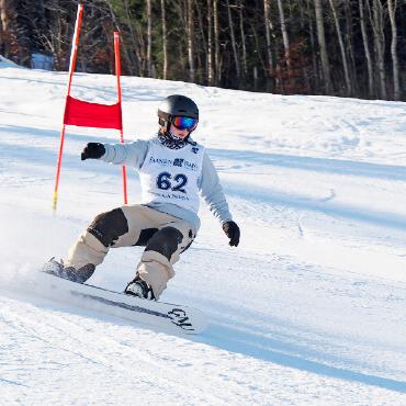 Der Wettergott meinte es dieses Jahr besonders gut… - Polysportives Rennen: Neben Skifahrenden starteten auch die Snowboarderinnen und Snowboarder.