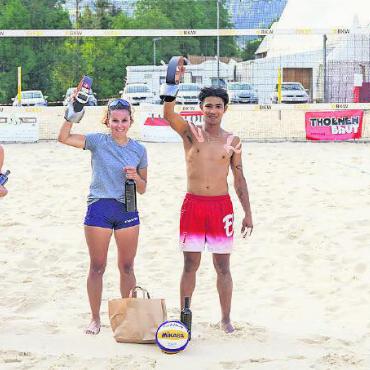Küderpesches-Beachvolleyballturnier 4.0 - Die drei besten Teams: v.l. No Block (2. Rang), Natneil (1. Rang), Old Schmetterhand (3. Rang).
