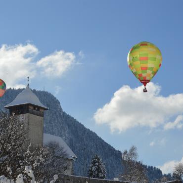 Heissluftballons gegen den Wind