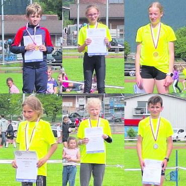 Medaillensegen fürs Saanenland am «Schnällschte Oberländer» - Medaillengewinner:innen langer Lauf: hinten v.l. Luca Steffen, Aylea Reichenbach, Danja Reichenbach; vorne v.l. Maelle Perreten, Zoe Bach, Jonas Zeller.
