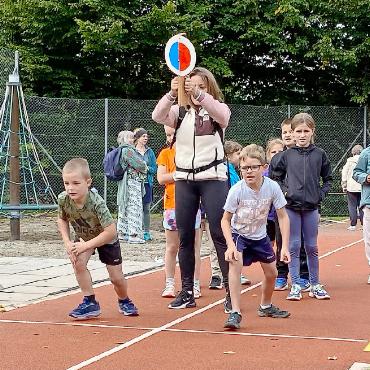 Dynamische Vielfalt am Sporttag in Schönried - «Immer schön füriluege u seckle!»
