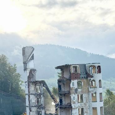 Bauherrschaft hat sich mit dem Heimatschutz geeinigt - Der letzte Teil des alten Hotels kurz vor dem definitiven Abbruch.