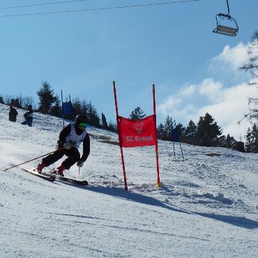 Top Wettkampfbedingungen, Sonnenschein, starke Rennfahrer und ein Fest à la Skiclub Grund