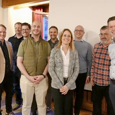 Arbeits- und Wohnparadies Saanenland - Der Vorstand des Gewerbevereins nahm die neuen Mitglieder herzlich in ihre Reihen auf. Von links: Präsident Jonas Wanzenried, Christian Hauswirth, Marco Zürcher, der scheidende Sekretär Markus Iseli, der neue Sekretär Patrick Welten, Michael Wälchi, Nadja Müller, Stefan von Grünigen, David Schmid und das neue Vorstandsmitglied Philipp Reber.
