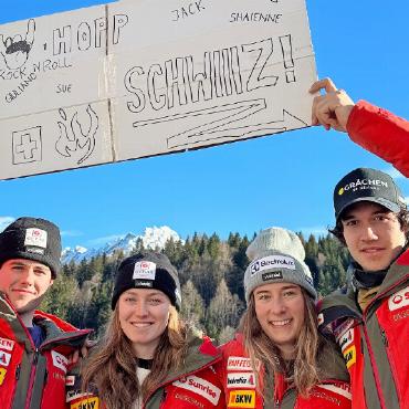 Junioren-Ski-WM-Silber geht nach Gstaad - Rang 4 in der Teamkombination für v.l. Jack Spencer, Sue Piller, Shaienne Zehnder und Giuliano Fux.
