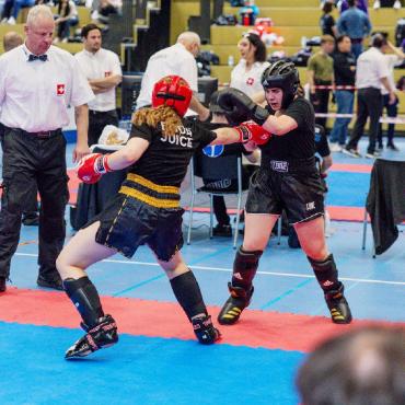 Gstaad Kickboxing glänzt beim 4. Basler Dynamic Cup - Alina Kohli im Kampf auf dem Tatami – fokussiert und entschlossen.