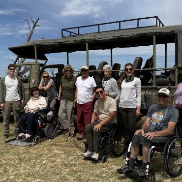 Im Rollstuhl durch die afrikanische Savanne