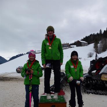 Zufriedene Gesichter am Skiclubrenntag an der Hublen