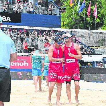 Swatch Beach Pro Gstaad: Gold geht an die US-Damen Nuss/Kloth und an die Herren Åhman/Hellvig aus Schweden - Beachvolleyball ist Teamsport. Das wissen die Norweger Mol/Sørum und zelebrieren es.
