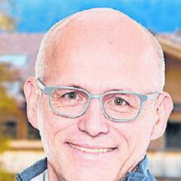 Wir stellen vor… - Lorenz Fehr, EVP Lenk im Simmental Jahrgang: 1970 Verheiratet, 5 Kinder Informatikunternehmer und Schreinermeister Wandern, Outdoor, Lesen, Skifahren, Velofahren
