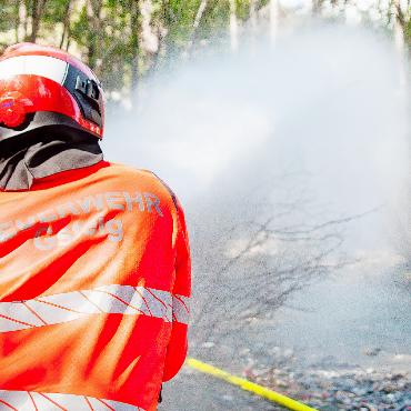 Gsteiger Feuerwehr wird modernisiert - Wasser marsch! Die neue Motorspritze ist schneller einsatzbereit als die alten.