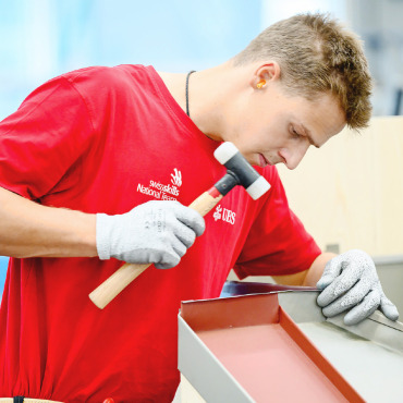 Millimetergenau zum Sieg: Nicola von Siebenthal gewinnt Gold - Nicola von Siebenthal am Wettkampf der Independent Skills Championships Europe. FOTO: SWISSSKILLS