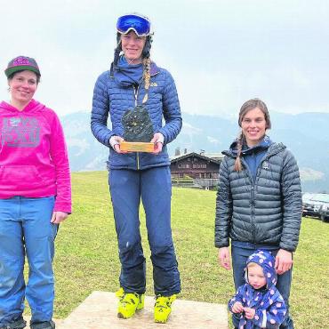 Mit dem Becherrennen ging die Skisaison für den Skiclub Turbach-Bissen am Wasserngrat zu Ende - Damen 2 mit Tagessiegerin Priscillia Zumstein.