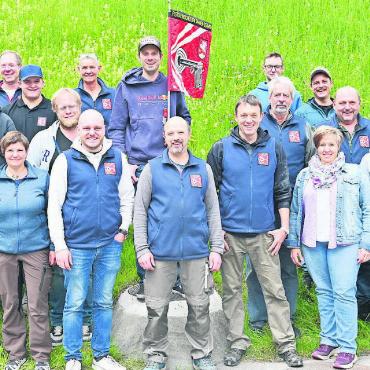Viele Teilnehmende am grössten Schützenfest der Welt - Gruppenfoto der Pistolenschützen Saanen-Gstaad.