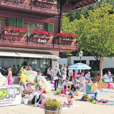 Der Kinder Flohmarkt «Flohmi» in Gstaad - Der «Flohmi» findet am 15. Mai auf dem Kapälliplatz Gstaad statt. FOTO: ZVG