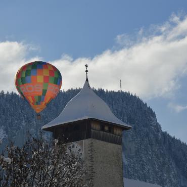 Heissluftballons gegen den Wind