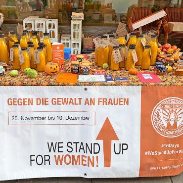 «Orange Days», orangefarbene Suppe - «Orange Days», orangefarbenes Dekor. FOTO: CAROL THOENEN