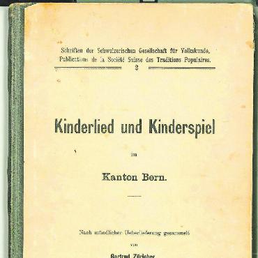 Die Geschwister Züricher: ein starkes Trio mit grossem Talent in Kunst und Literatur - Gertrud Züricher wurde Sekundarlehrerin, widmete sich aber ebenfalls der Natur und dem Sammeln von Kinderliedern und ‑versen. Sie lebte von 1871 bis 1956.