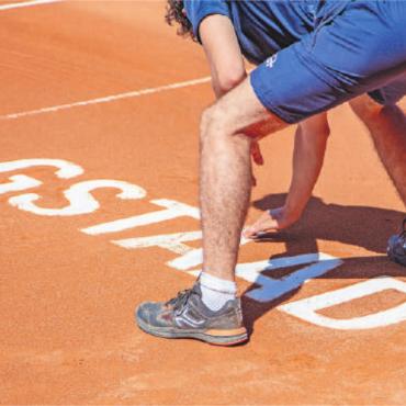 Einsatz, Ehrgeiz, Emotionen: EFG Swiss Open Gstaad 2022 - Nicht nur die Seitenlinien werden in den Pausen gesäubert.